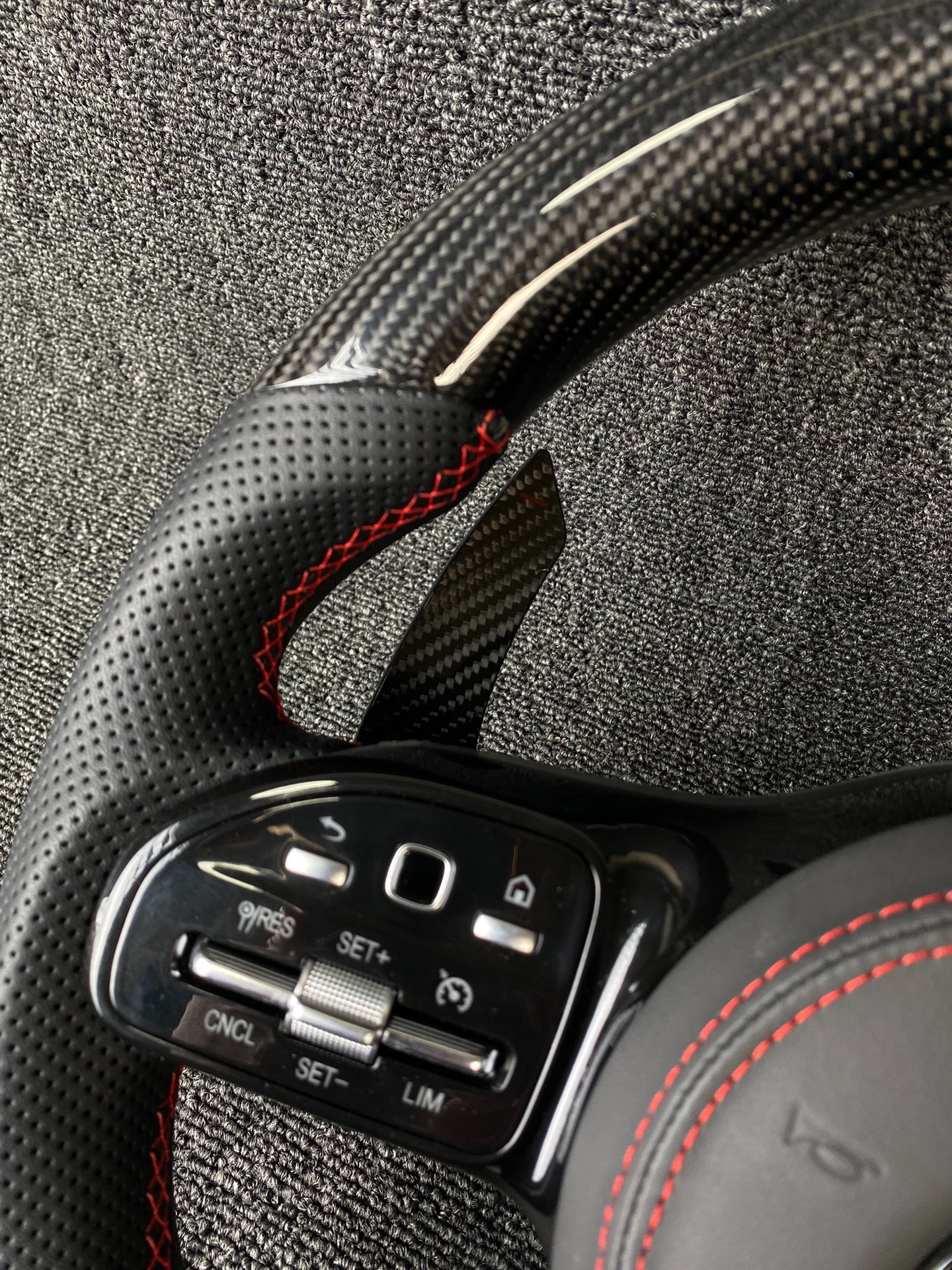 Old-to-new upgrade of the Mercedes-Benz AMG assembly for the entire series of C-class, E-class, S-class, G-class, and GLC carbon fiber steering wheel modification