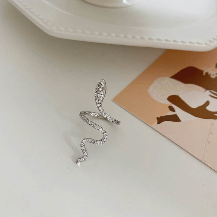 70E85BA68051DC5ED165564F7D7E