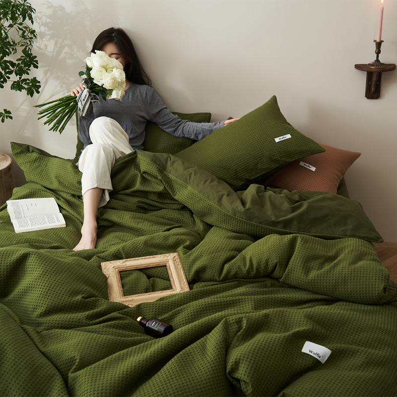 Set di biancheria da letto in stile nordico, a tinta unita, con trama a nido d'ape, delicata sulla pelle ed elegante, ideale per la camera da letto. Composizione: tre pezzi._voghion.com