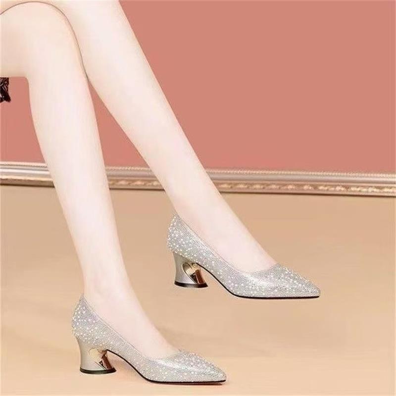 Zapatos de talón medio de diamante temperamento zapatos de mujer primavera y verano 2026 nuevos zapatos de boda de talón agudo con zapatos de cheongsam