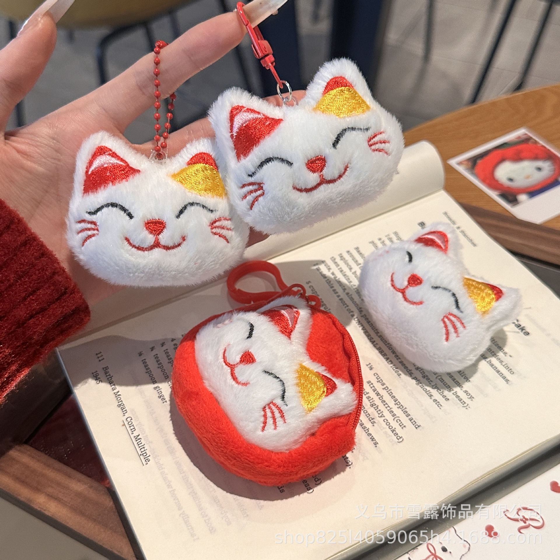 可爱毛绒招财猫钥匙扣零钱包新年招财猫钥匙链胸针学生包包挂件