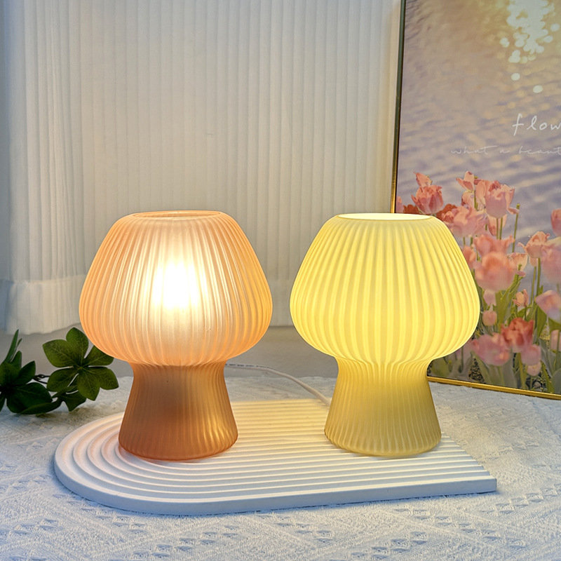 Lámpara de mesa de cristal decorativa a rayas para hotel, luz de noche de lujo sencilla de estilo americano para dormitorio, luz de ambiente de lujo.