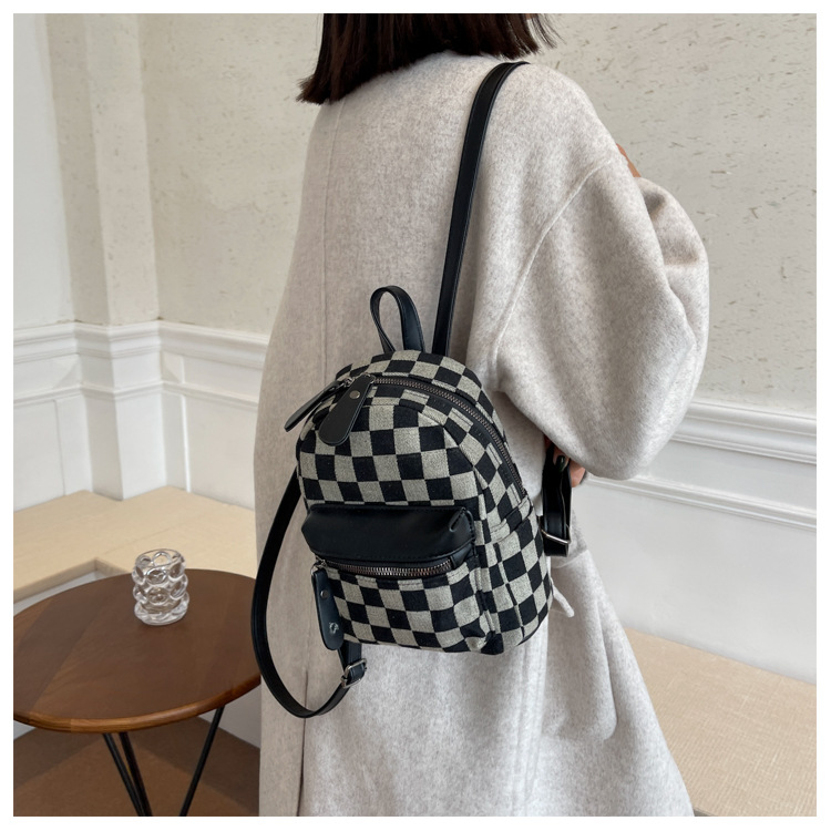 2021 New Fashion Checkerboard Backpack Autumn And Winter Texture Backpack display picture 4