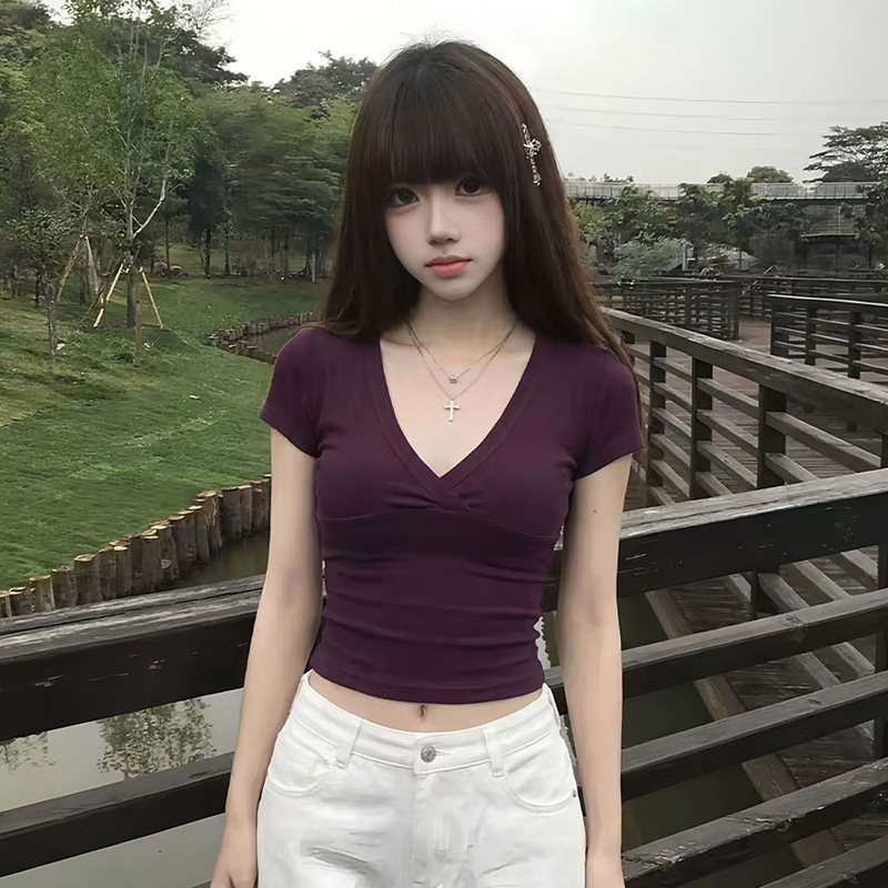 2026 Summer New Korean Retro Style V-Neck Short-Sleeve T-Shirt for Women, Slim Fit, Stylish and Versatile Top