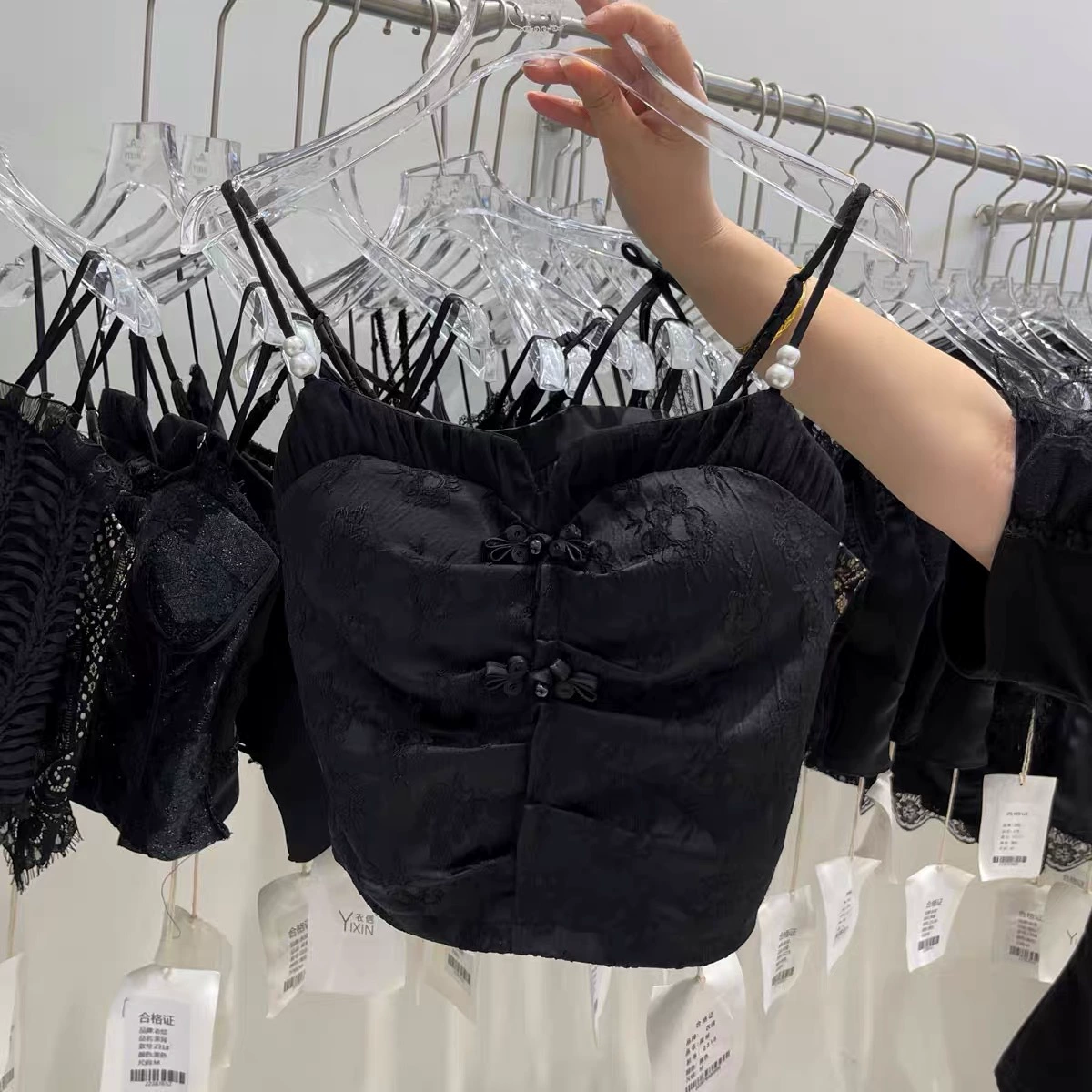 Чоingsам, топ с чашечками, короткие underwear как верхняя одежда, китайский стиль, красивая спина