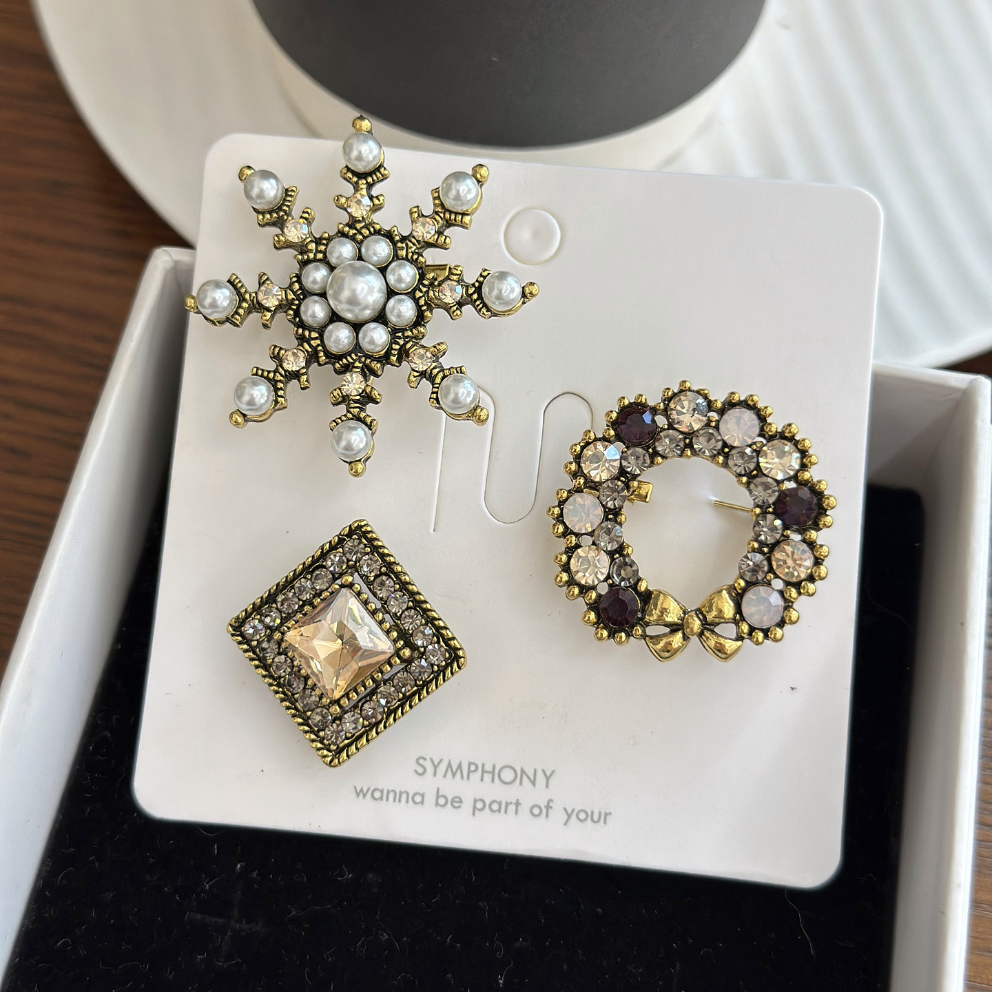 Retro Snowflake Pearl Rhinestone Square Round Brooch Women's High-End Exquisite Pin Suit Suit Jacket Accessories Trendy