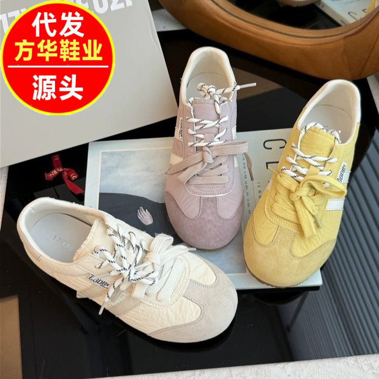 2026 primavera y otoño nuevo estilo de explosión de zapatos de skate casuales ligeros de suela delgada, zapatos de entrenamiento amarillos de mujer