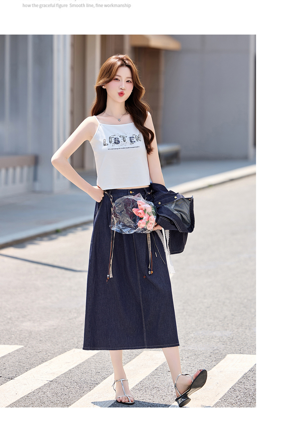 Bộ váy denim ba mảnh gồm áo khoác vest không tay, áo hai dây và chân váy midi — Màu ảnh chi tiết 17