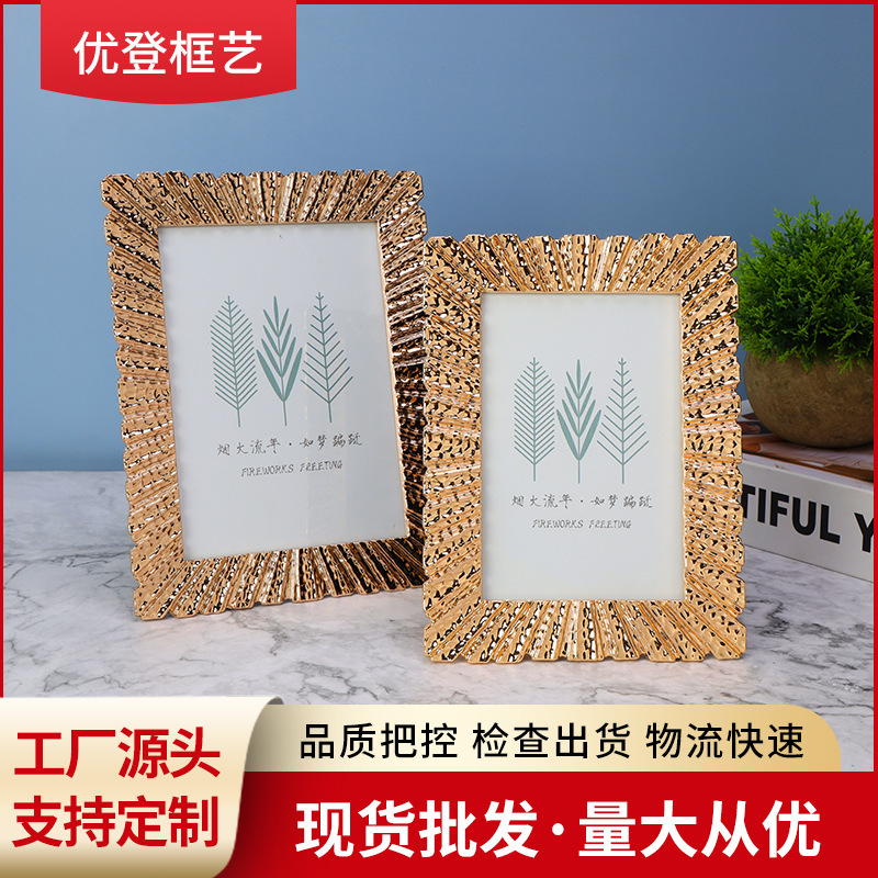 Light gold fashion simple metal photo frame table, family ornaments decoration embellished photo frame