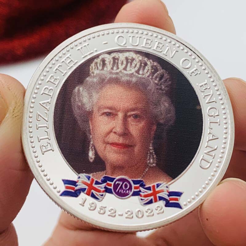 British Elizabeth Ii Painted Silver-Plated Commemorative Medal Queen Decorative Gift Box Coin Keychain Commemorative Coin