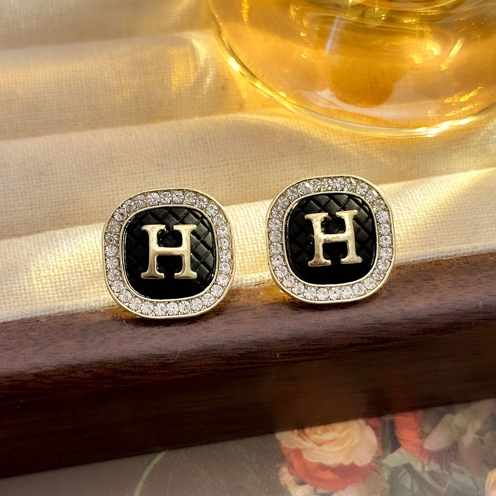 Pendientes de letras H geométricas con incrustaciones de diamantes de fragancia pequeña, pendientes de alta calidad indoloros sin agujeros para las orejas, pendientes de temperamento de moda de lujo ligero
