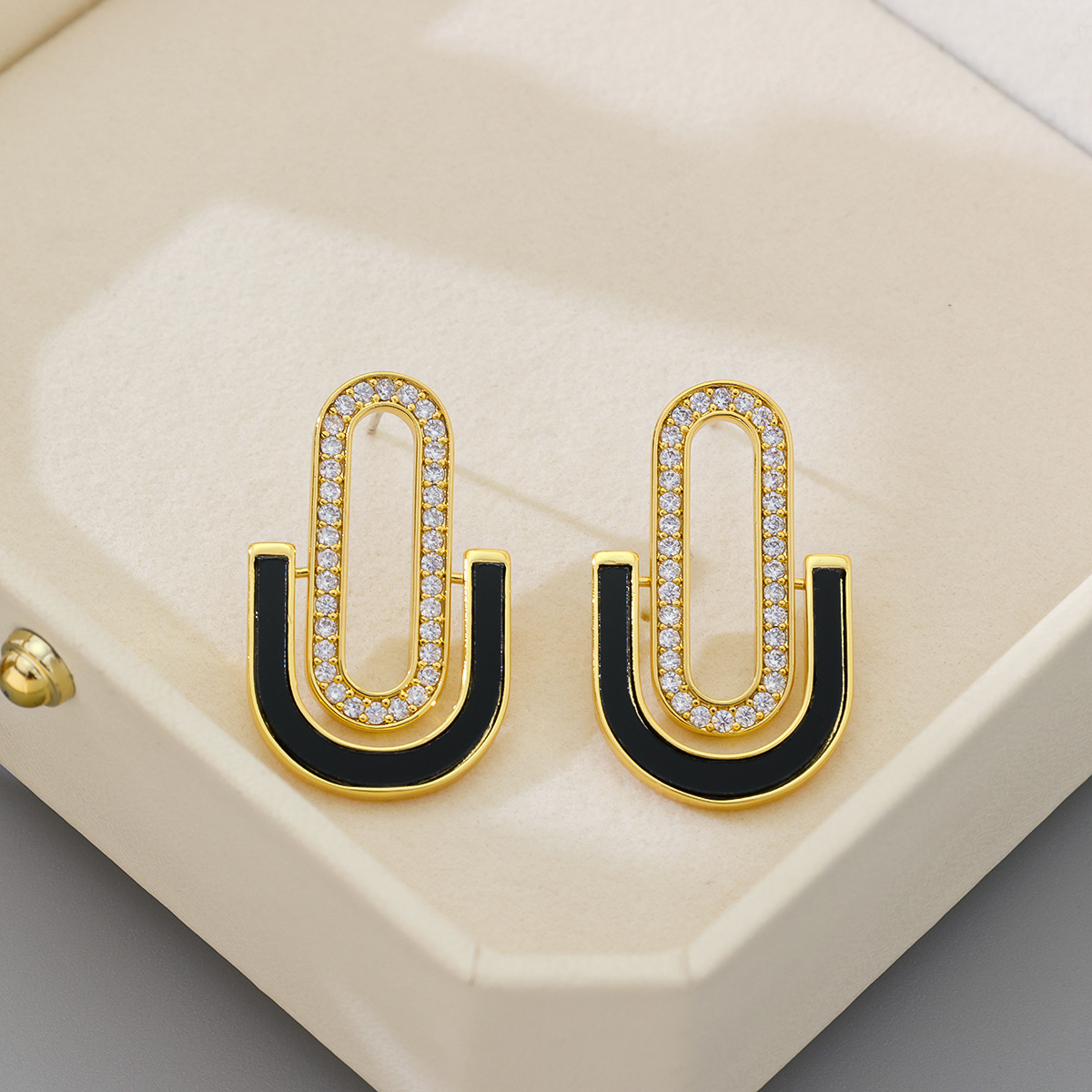 Geometric U-shaped Earrings for Women Brass Plated with 18K Real Gold Black and White Color Block Rhinestone Inlaid Architectural Style Cross-border Live Streaming Wholesale Supply