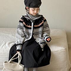 女の子のニットのカーディガンのコート2025春の服の新型の子供の怠惰な風のフェルト島のセーターの大きい子供の帽子の上着
