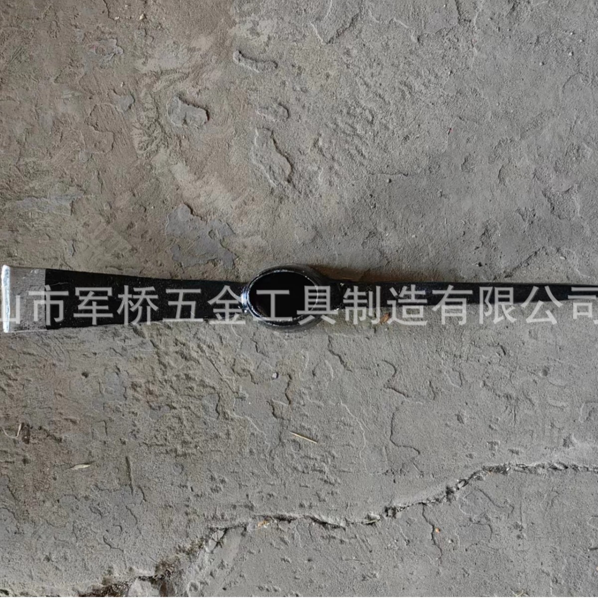 工厂直供农业家用十字钢镐户外挖掘开垦钢镐头带一级木柄