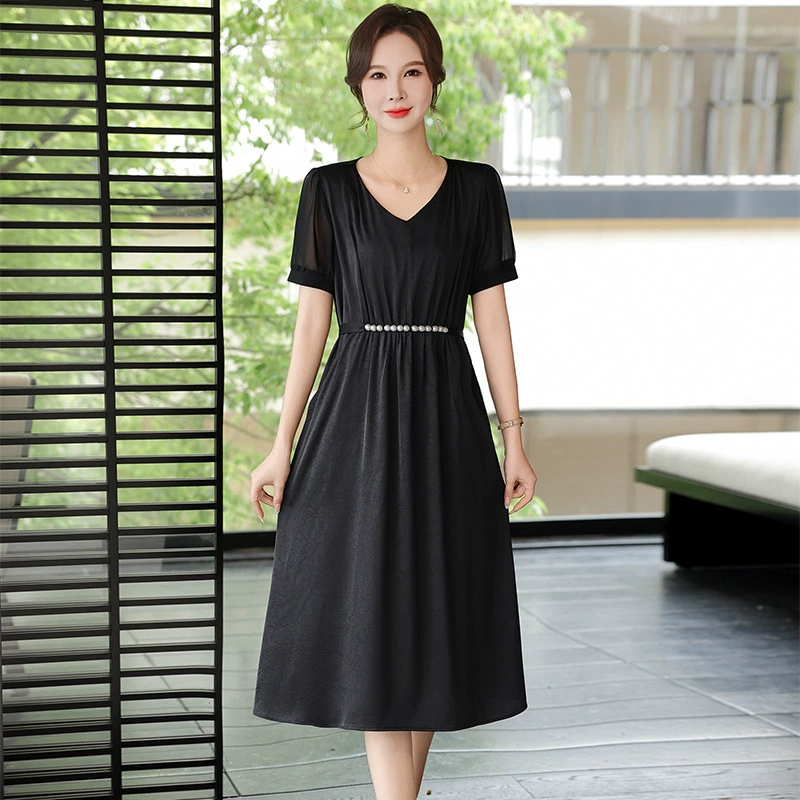 Летнее платье для мамы, элегантное и стройнящее, для женщин среднего и пожилого возраста, новая модель лета 2025 года, короткий рукав, юбка.