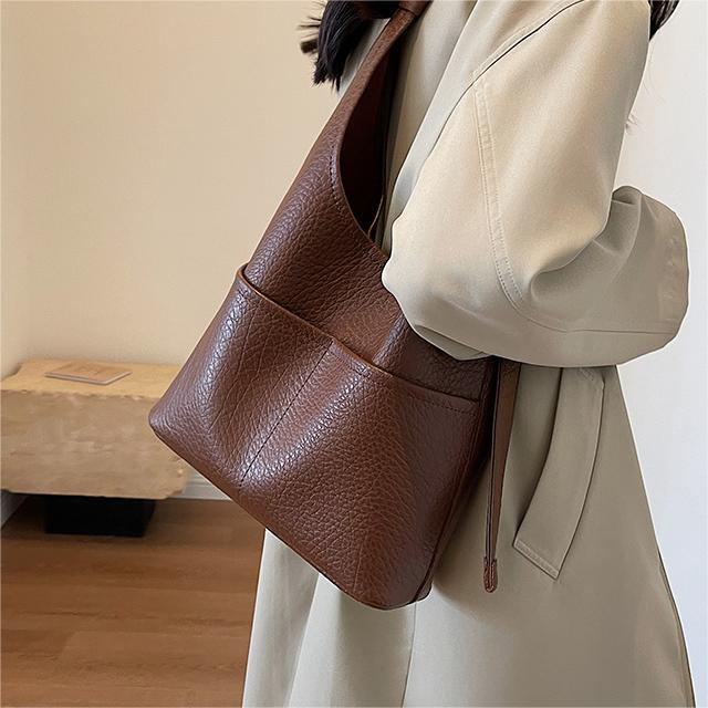 Gran capacidad casual bolsa de axilas para las mujeres 2023 otoño nueva moda casual cubo bolsa de trabajo bolso de hombro de cercanías