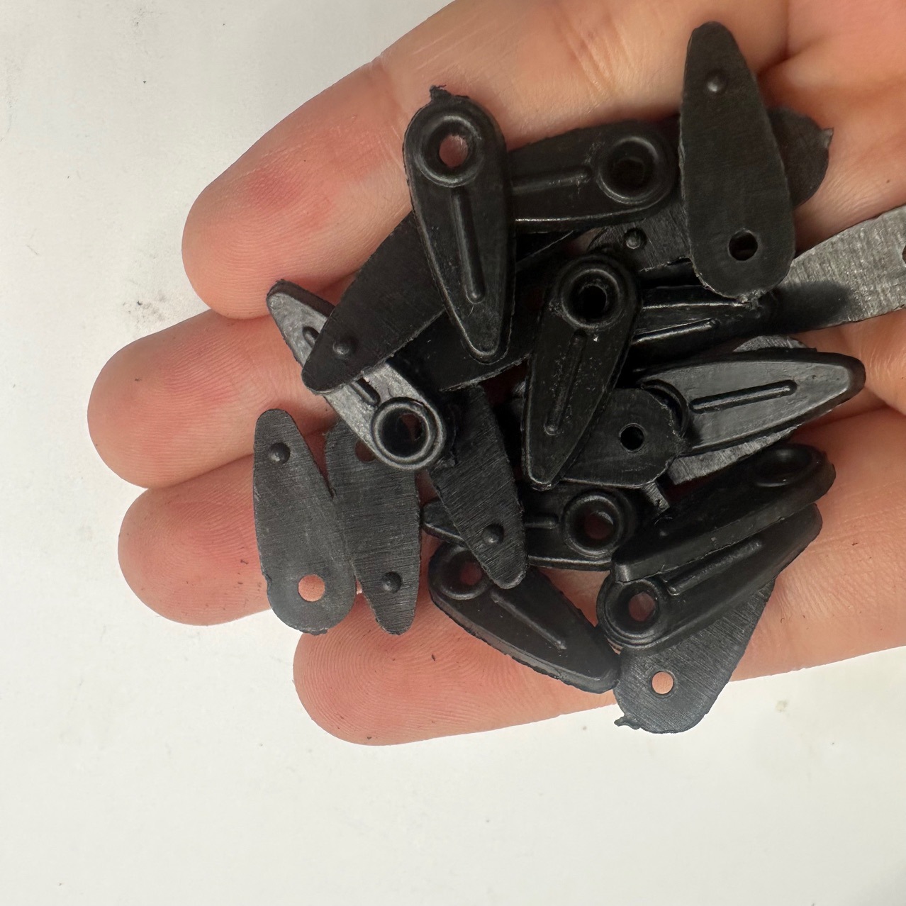 塑料瓜子片  相框背板压片 塑料压片 瓜子压片黑色带杠瓜子片