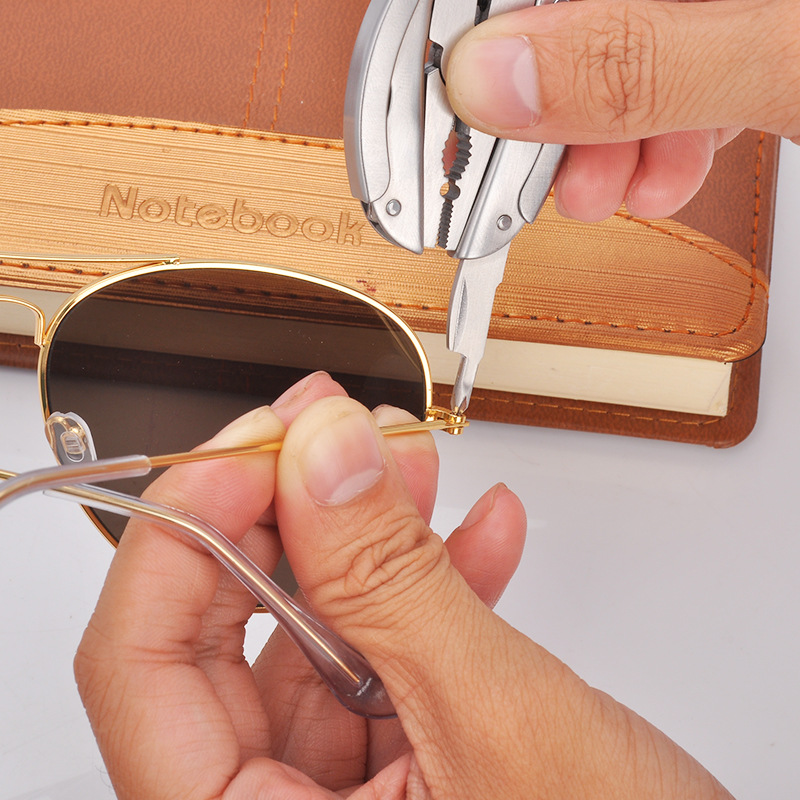 Regalo multifuncional llavero mamut alicates de acero inoxidable cuchillo plegable portátil EDC gafas herramienta de reparación entrega urgente