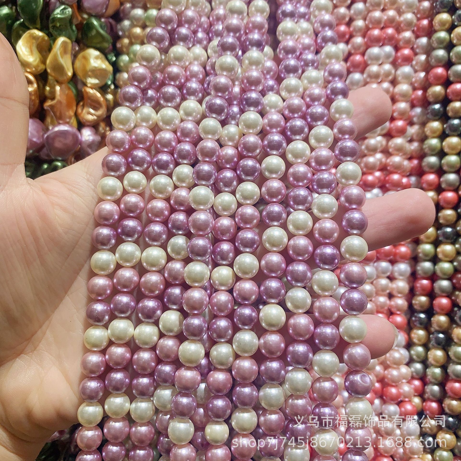 天然深海で皮をむかない貝玉は真珠に匹敵します。