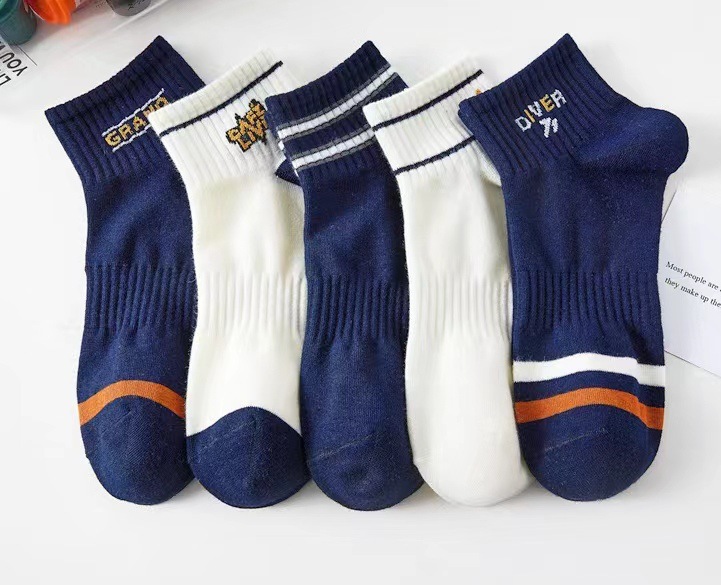 Verano nuevo color caramelo dibujos animados conejo color sólido absorción de sudor calcetines invisibles delgadas calcetines de barco para mujeres casuales versátiles