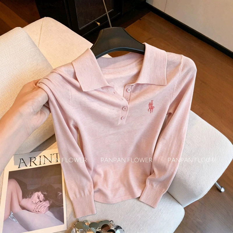 Pink long-sleeved knitted polo shirt with a small horse embroidery, in a "old money" style, 2026 early autumn new collection, a slimming and versatile top for women Pink long-sleeved knitted polo shirt with a small horse embroidery, in a "old money" style, 2026 early autumn new collection, a slimming and versatile top for women