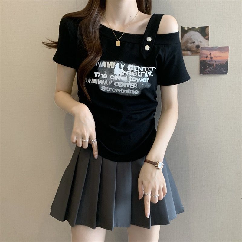 大码设计感洋气别致短袖t恤女夏季新款修身显瘦收腰短款露肩上衣|undefined