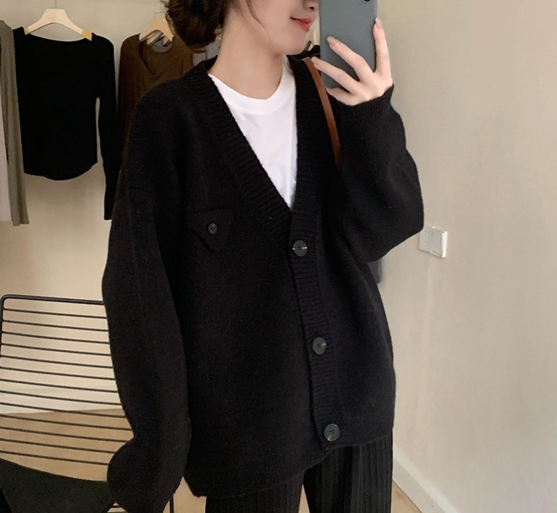 Suéter coreano de estilo perezoso abrigo de otoño nuevo diseño sensación de color sólido suelto cuello en V botón único cardigan de punto para mujeres