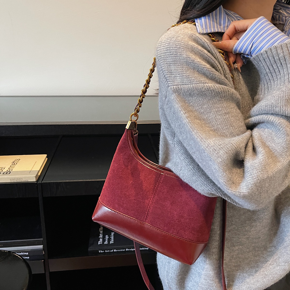 Bolsa de cadena de viaje transfronterizo empalmada bolsa de brazo para mujeres 2025 nuevo otoño invierno bolso de hombro de estilo extranjero bolso de alta calidad