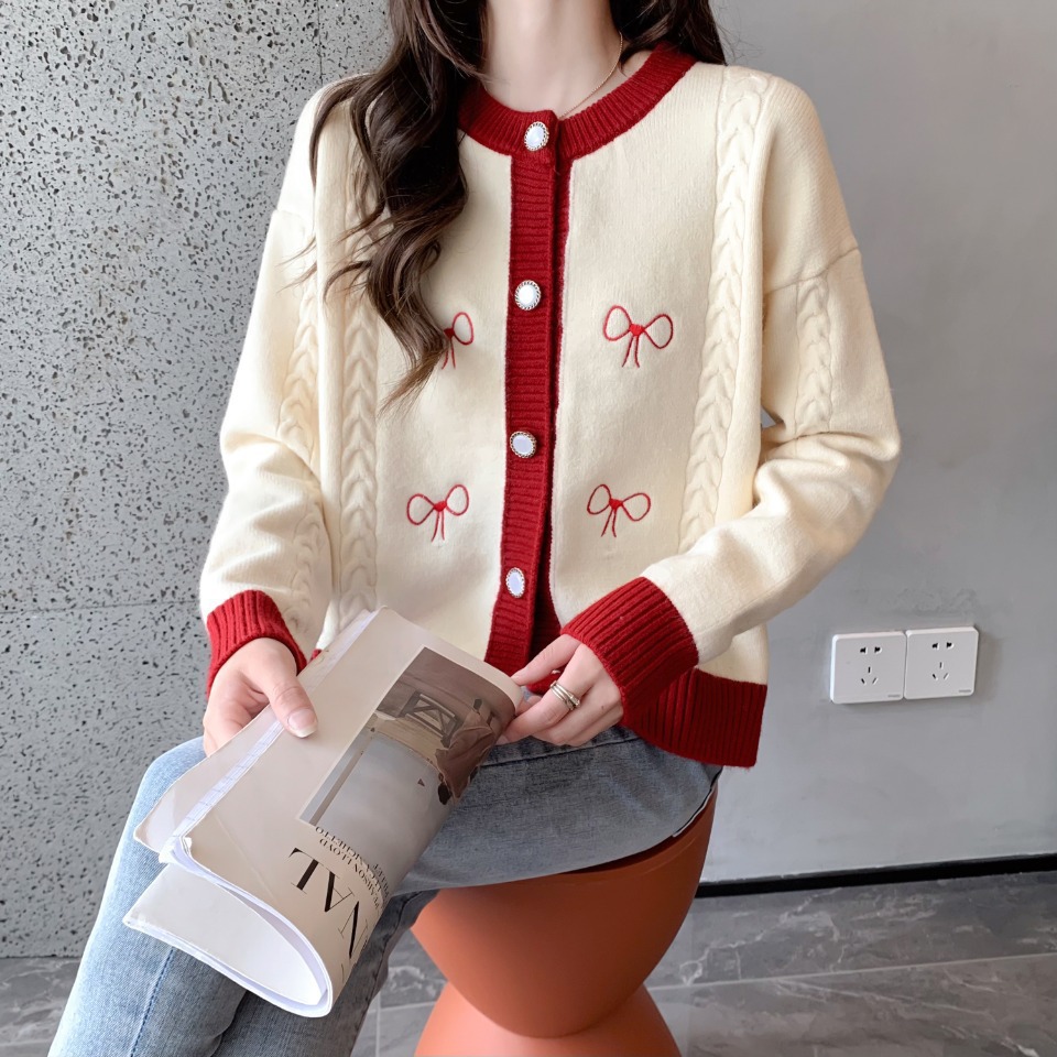 24 Dongpuyuan nuevo suéter de punto de moda coreano de cuello redondo de manga larga arco de color multi-botón