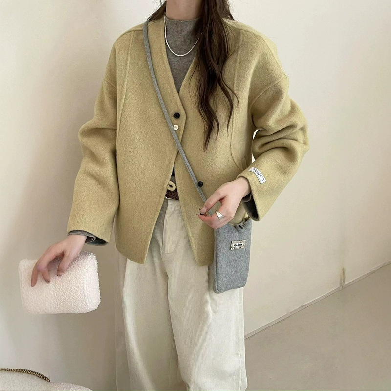 V-Neck Two-Tone Three-Button Drop Shoulder Sleeve Crossbody Small Bag Three-Dimensional Cut Double-Sided Wool Coat for Women in Autumn and Winter