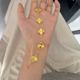 项链;手链;发夹