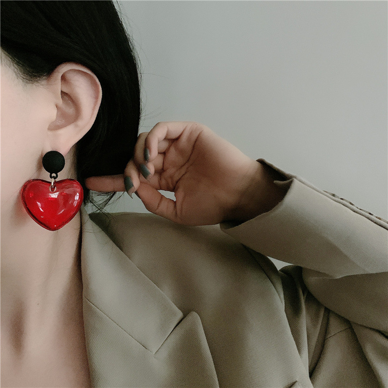 Retro Red Heart Stud Earrings display picture 5