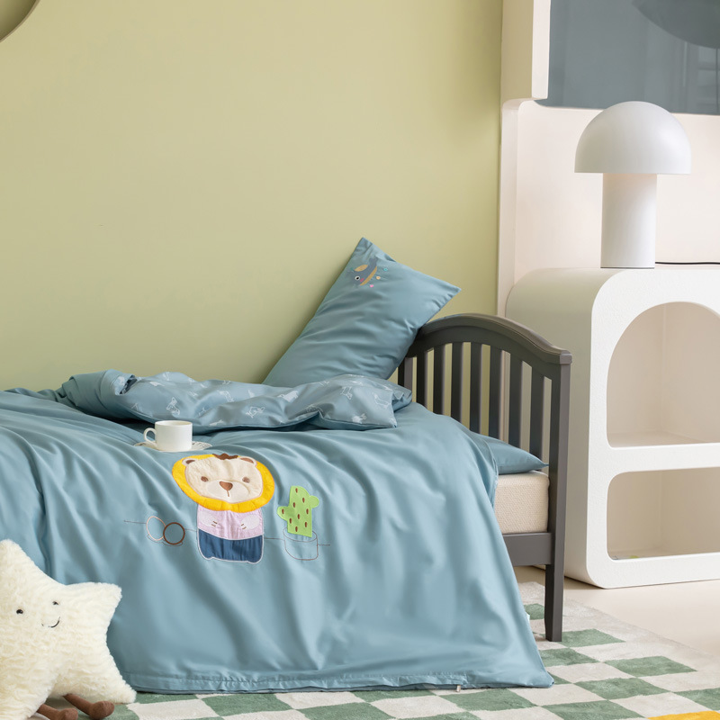 회색 블루 사자 새끼