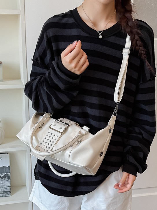 Diseño coreano de nicho de alta calidad, locomotora de chicas calientes, bolso de gran capacidad, remaches retro de viaje, mochila de hombro.