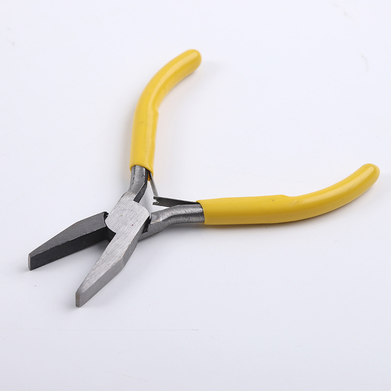 Manufacturer supplies 4.5-inch toothless flat-jaw pliers, DIY handmade mini pliers