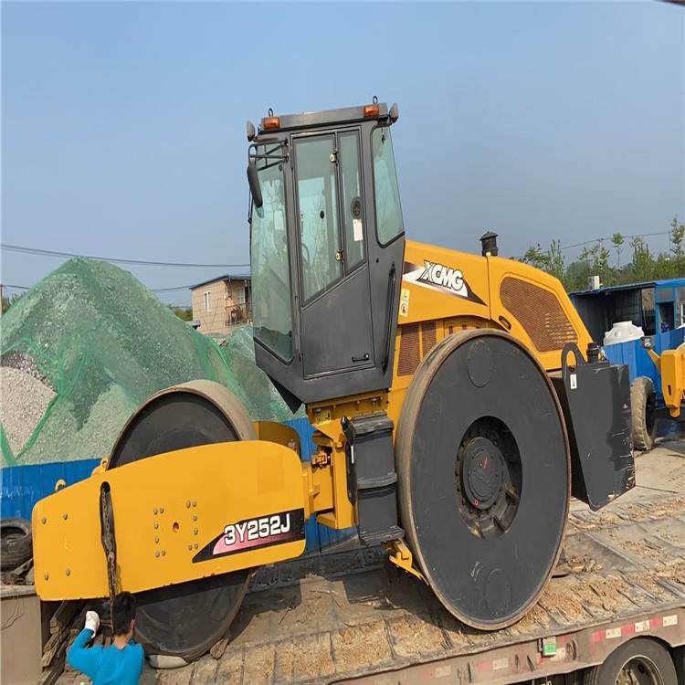 出售徐工25吨铁三轮压路机，徐工铰接式铁三轮压路机