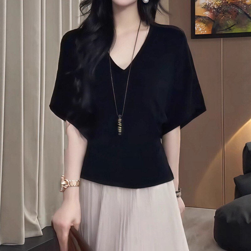 Bat Shirt V Neck Short-Sleeved T-Shirt for Women Summer 2025 New Large Size Fat mm High-End Waist Slimming Look Top