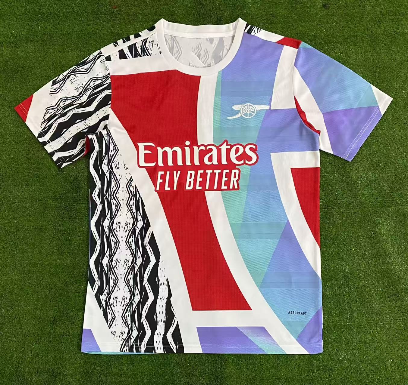 Una generación de uniformes de fútbol, nuevos uniformes de entrenamiento, camisetas, Italia AC, Barcelona, Real Madrid, Brasil, Japón, Ajax
