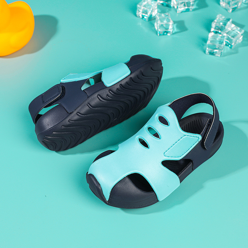 Sandalias para niños con punta cerrada para hombres y mujeres al por mayor Zapatillas de bebé para niños grandes, medianas y pequeñas nuevos zapatos de playa antideslizantes populares a prueba de agua