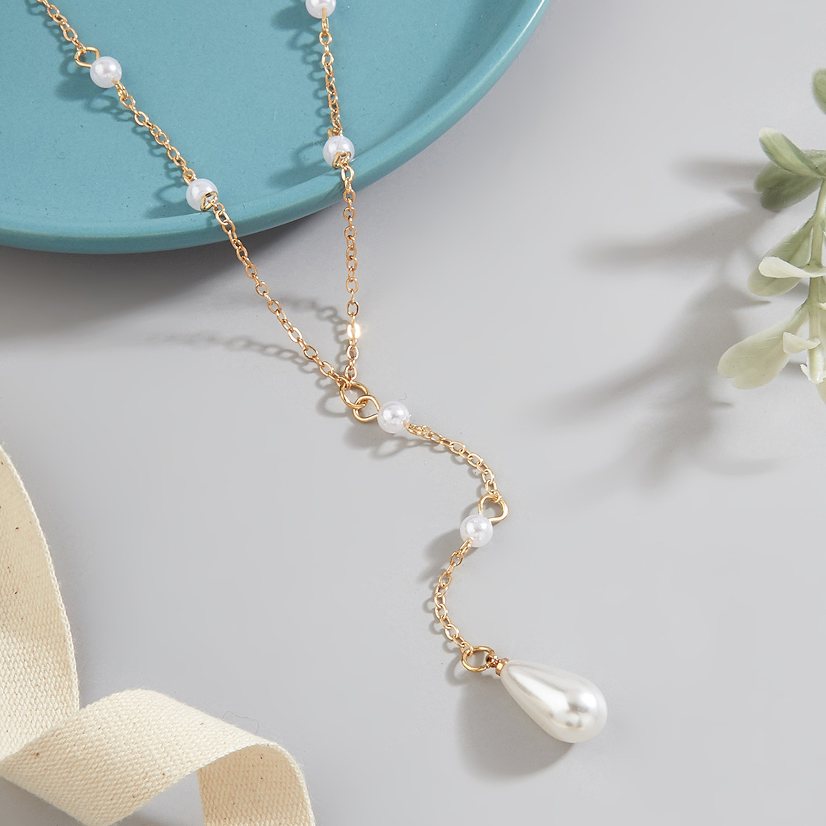 1 Piece Quantity Simple Style Solid Color Pearl Zinc Alloy Wholesale Pendant Necklace