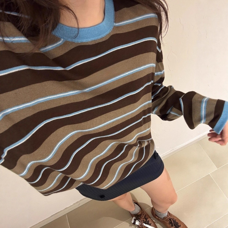 American Retro Coffee-Colored Striped Pullover with Regular Shoulders and Long Sleeves T-Shirt with a Stunning Design, Perfect for Autumn American Retro Coffee-Colored Striped Pullover with Regular Shoulders and Long Sleeves T-Shirt with a Stunning Design, Perfect for Autumn