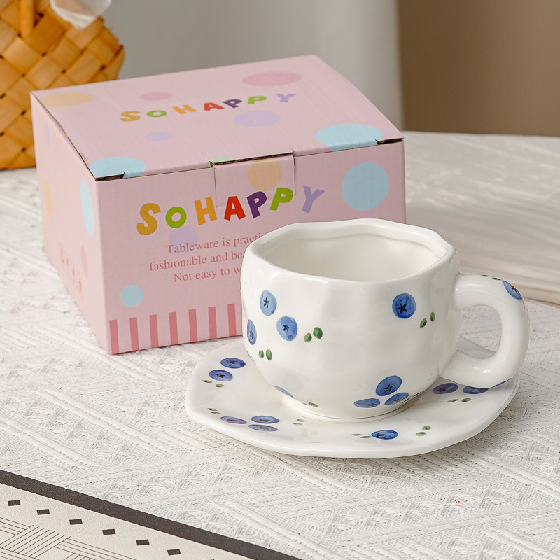 Hermoso conjunto de tazas de café y platos Regalos comerciales Irregulares tazas de desayuno transfronterizas de cerámica Pastoral pintada a mano esmaltada