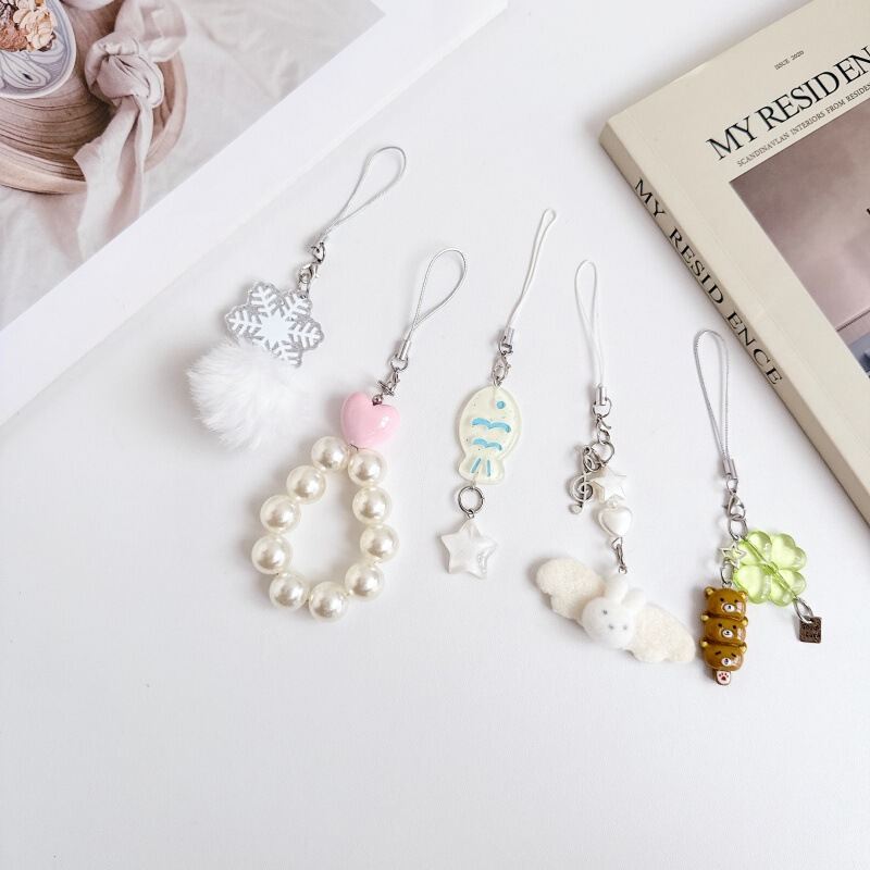 Cute and Fresh Animal Keychain with Pom-Pom and Star Pendant, Small Ornament, Gift for Best Friends and Couples Cute and Fresh Animal Keychain with Pom-Pom and Star Pendant, Small Ornament, Gift for Best Friends and Couples