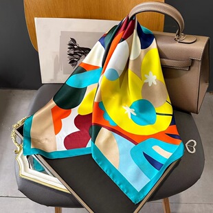 G 20461 Silk Scarf with Floral Print �z��ӡ������ �羳�W����