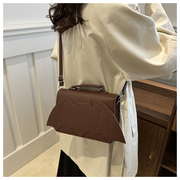 A new 2024 European and American Halloween single-shoulder bag for women, with a unique and funny bat style and a trendy crossbody bag undefined