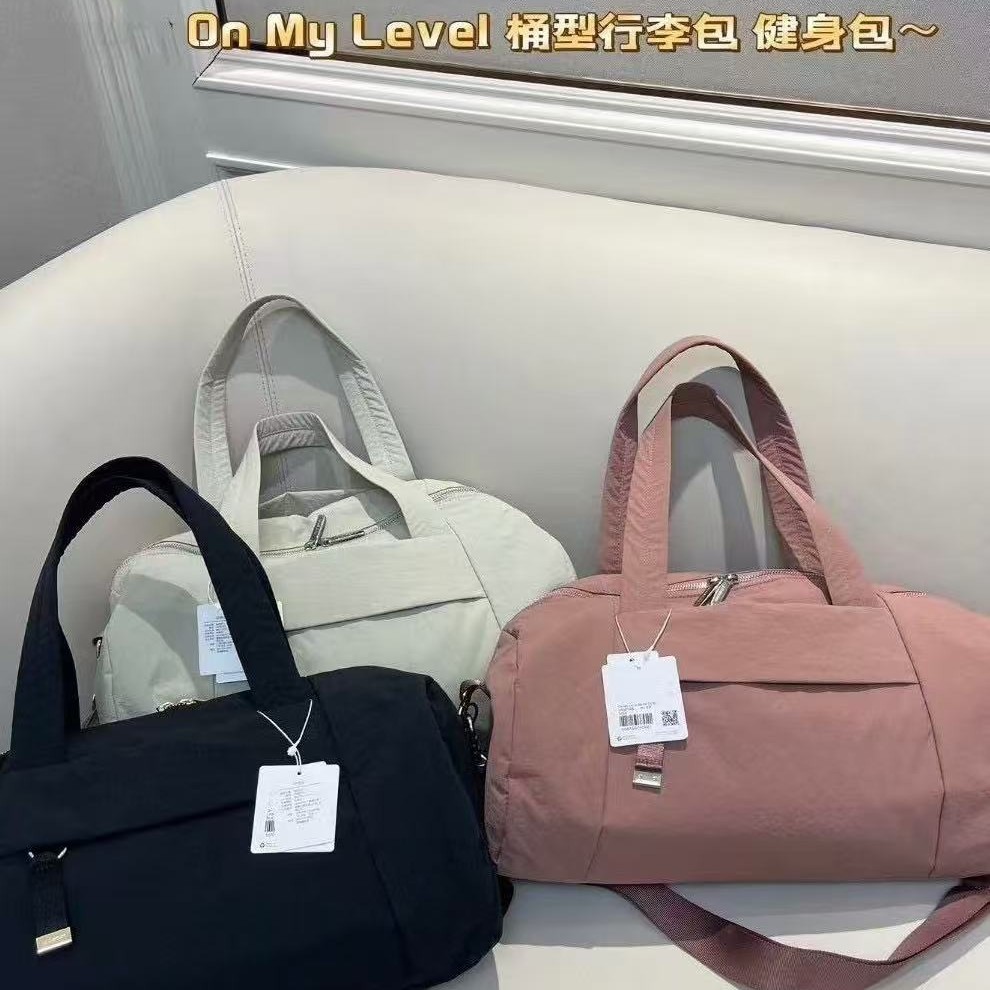 Lu's Travel Bag Is Lightweight, Stylish, and Suitable for Sports, Swimming, and Fitness; It Is Also Ideal for Short Business Trips