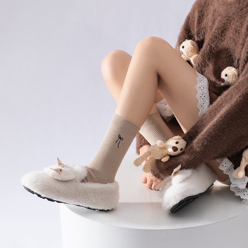 Nuevos calcetines de otoño de mujer bordados arco medio Lolita retro coreano inmoderados calcetines de algodón de color sólido versátiles