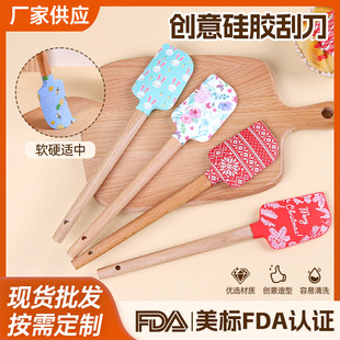 Factory in stock 19g Silicone Scraper Nordic Printing Round Wooden Handle Silicone Scraper Cream Spatula Beech Scraper