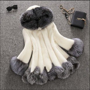 �羳�ﶬ�¿�Ů�b��Ƥ�ݴ������L���ˮ���q�º���ëƤ�����״�a