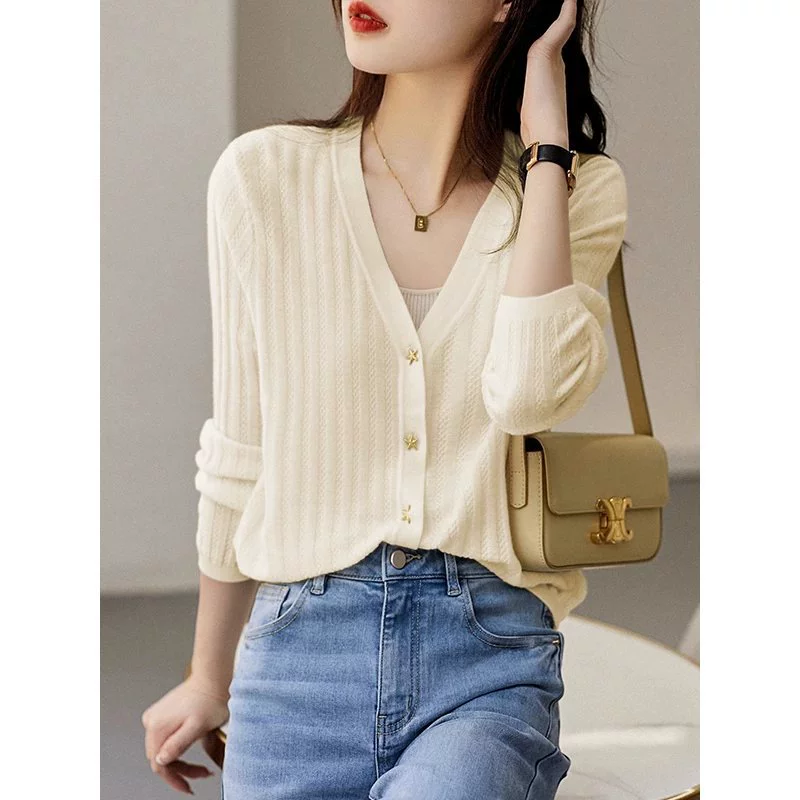 Осень 2023 Новая шерстяная вязаная рубашка, повседневная женская Обычная однотонная вязаная однобортная тонкая рубашка с семью рукавами и глубоким V-образным вырезом